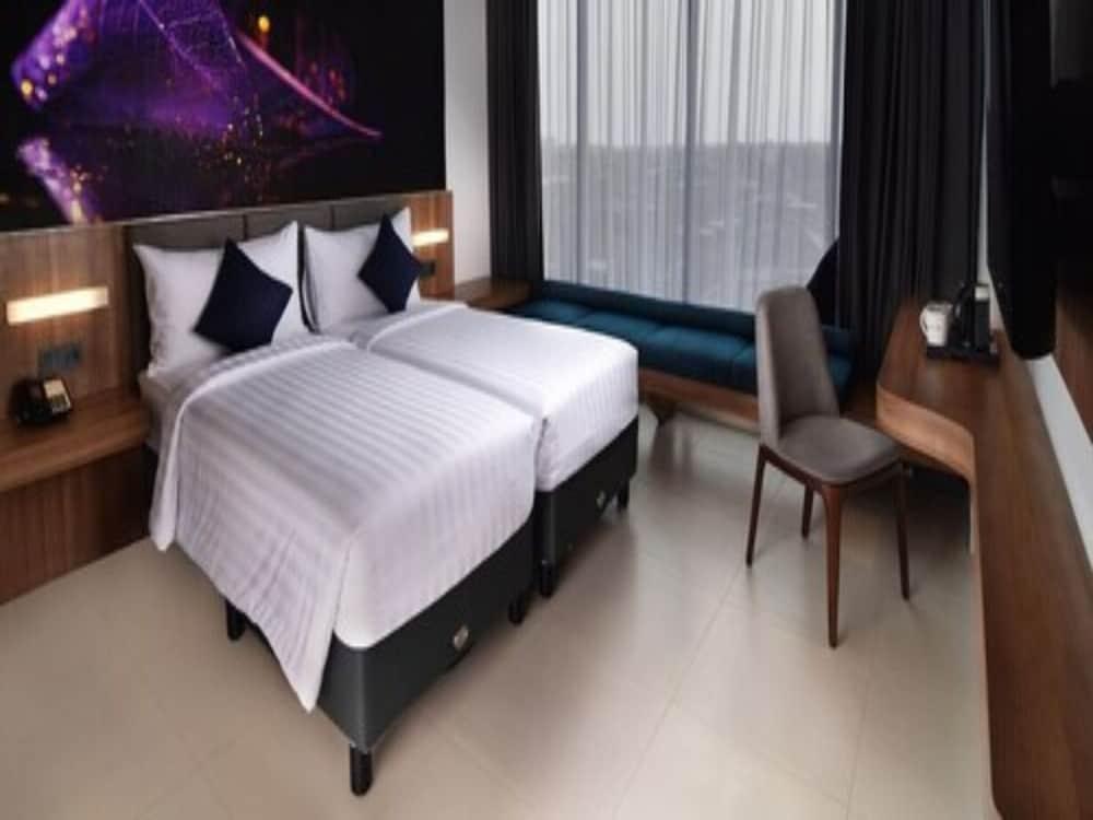 Aston Sidoarjo City Hotel & Conference Center Exterior foto